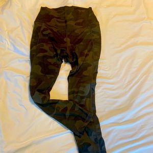 Green Senita camo leggings